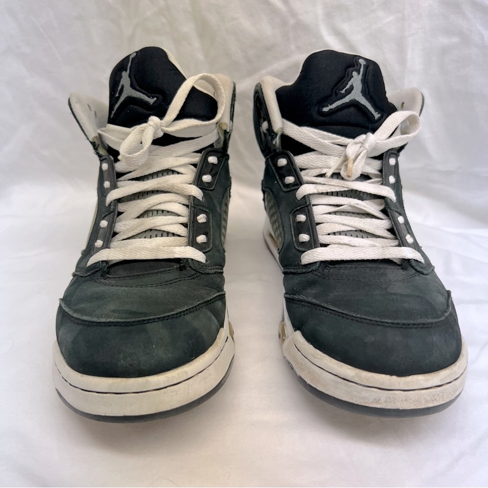 Nike Air Jordan 5 Retro Oreo tennis shoes. - Picture 6 of 11
